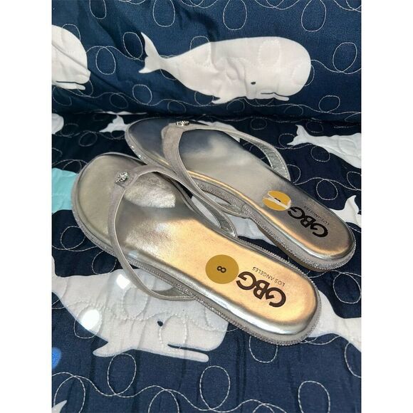 G by Guess Women's Silver Glitter Flip Flops Sandals Size 8 Casual - Picture 2 of 6